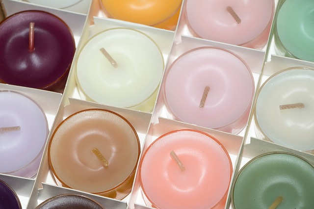 barevné vonné svíčky